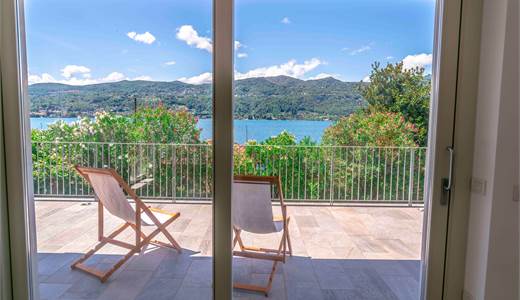 RANCO - VENDESI VILLA NUOVA CON SPLENDIDA VISTA LAGO